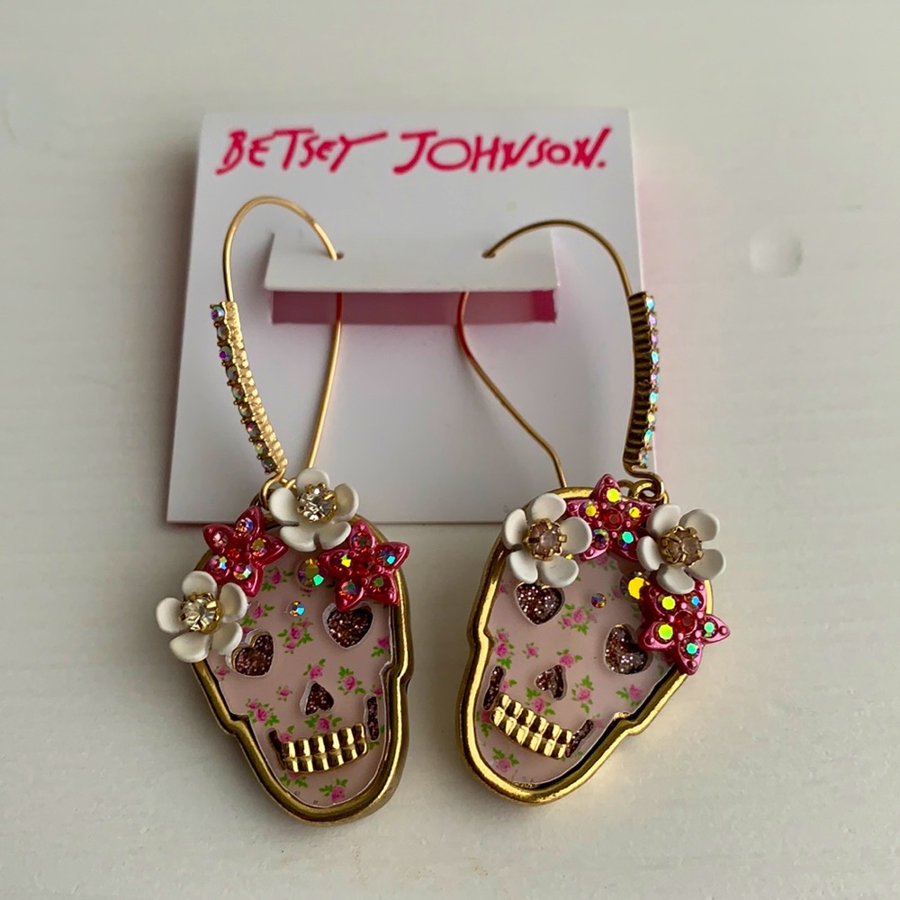 Betsey Johnson skull earrings